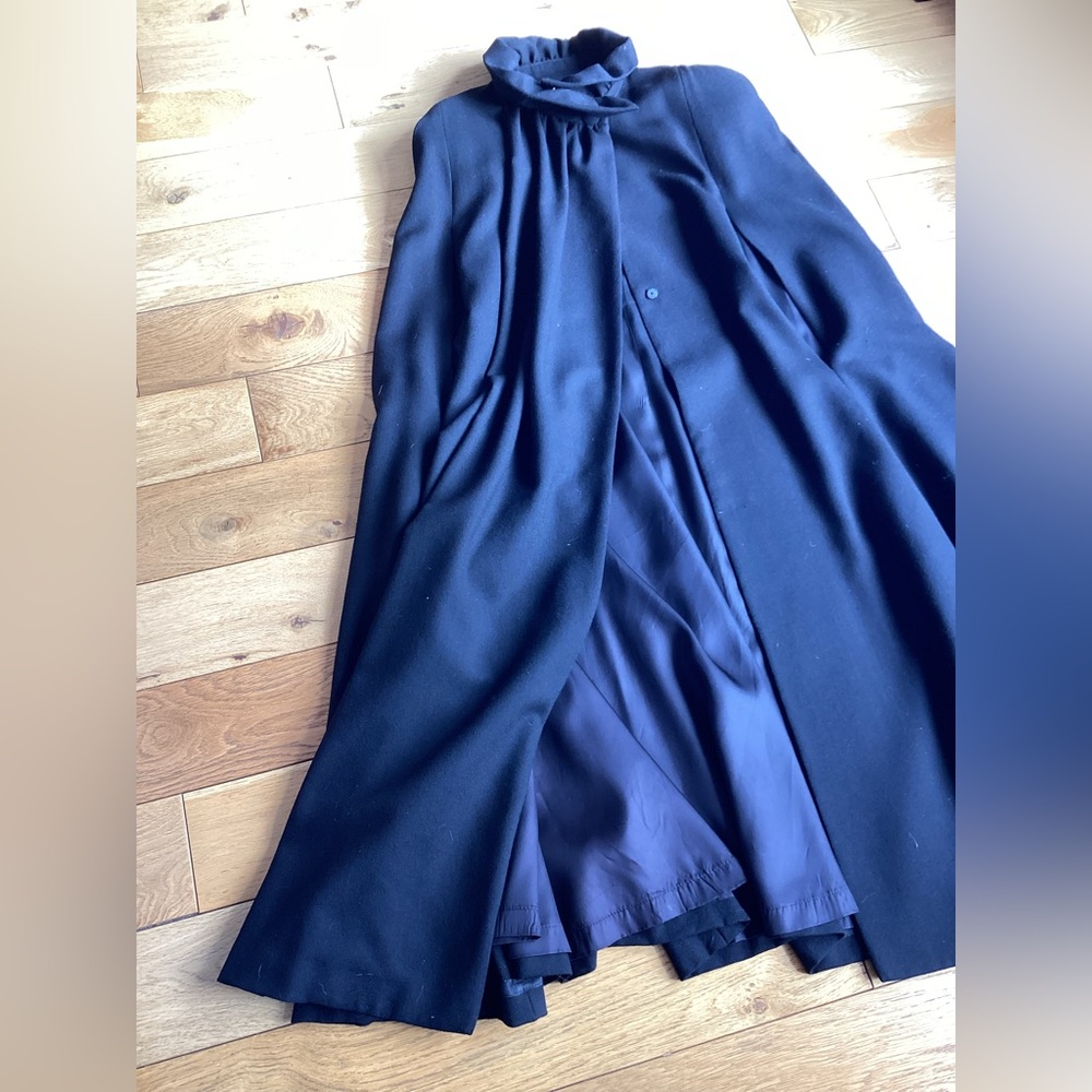 Super cool Black vintage Cape Coat - Picture 2 of 9